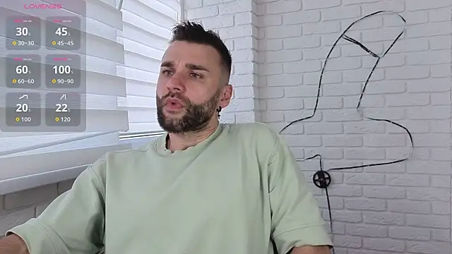 Snapshot of DaddySlava chatting on June 23, 5:22 pm DaddySlava online show from June 23, 5:22 pm