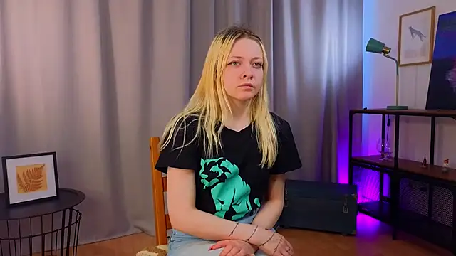 Snapshot of OliviaCaffery chatting on April 8, 12:27 pm OliviaCaffery online show from April 8, 12:27 pm