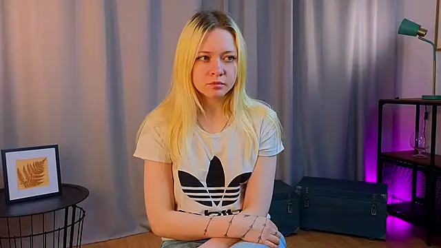 Snapshot of OliviaCaffery chatting on April 11, 3:16 pm OliviaCaffery online show from April 11, 3:16 pm