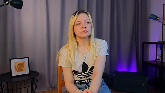 Snapshot of OliviaCaffery chatting on April 17, 4:43 pm OliviaCaffery online show from April 17, 4:43 pm