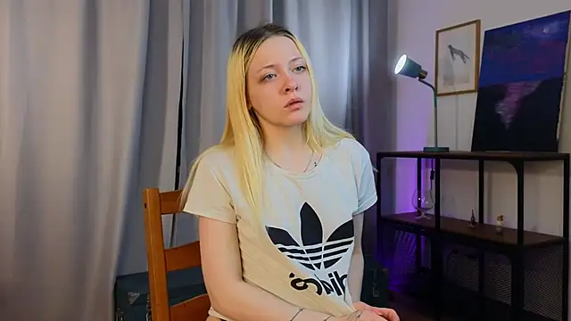 Snapshot of OliviaCaffery chatting on April 18, 7:58 pm OliviaCaffery online show from April 18, 7:58 pm