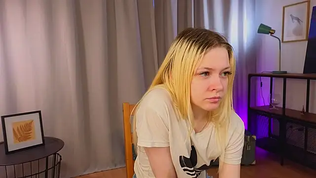 Snapshot of OliviaCaffery chatting on May 8, 4:12 pm OliviaCaffery online show from May 8, 4:12 pm