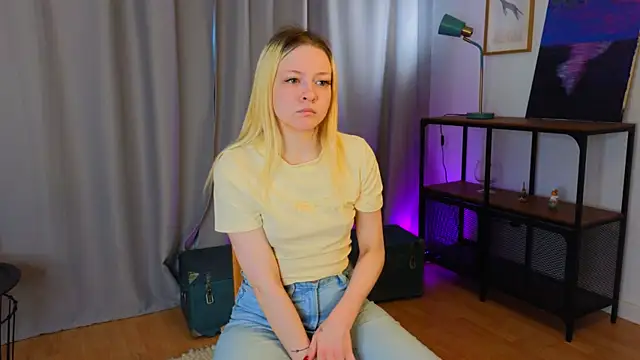 Snapshot of OliviaCaffery chatting on May 18, 4:24 pm OliviaCaffery online show from May 18, 4:24 pm