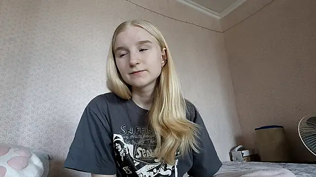 Snapshot of ForwentSeat chatting on April 11, 7:13 am ForwentSeat online show from April 11, 7:13 am