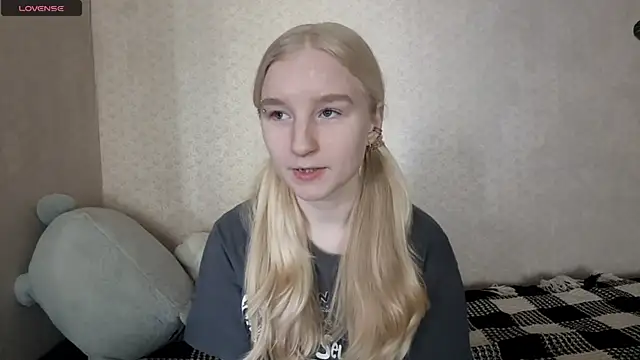Snapshot of ForwentSeat chatting on May 4, 9:16 am ForwentSeat online show from May 4, 9:16 am