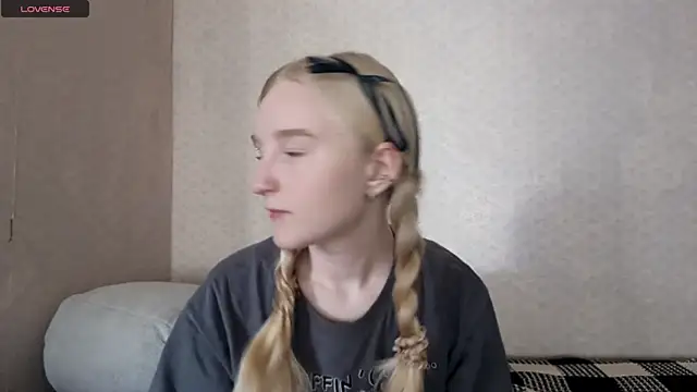 Snapshot of ForwentSeat chatting on May 5, 7:16 am ForwentSeat online show from May 5, 7:16 am