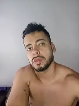 Snapshot of AidenGreyHot chatting on April 4, 10:29 pm AidenGreyHot online show from April 4, 10:29 pm