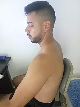 Snapshot of AidenGreyHot chatting on April 10, 1:22 am AidenGreyHot online show from April 10, 1:22 am