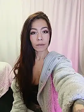 Snapshot of Polina_P chatting on July 23, 9:29 am Polina P online show from July 23, 9:29 am