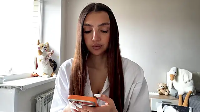 Snapshot of AlvinaMair chatting on April 17, 6:38 am AlvinaMair online show from April 17, 6:38 am