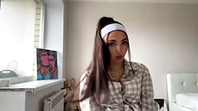 Snapshot of AlvinaMair chatting on April 27, 7:06 am AlvinaMair online show from April 27, 7:06 am