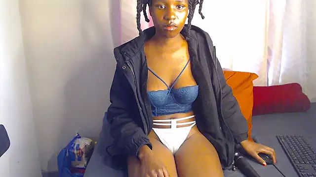 Juicytities20 online show from June 21, 12:30 pm