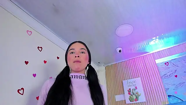 Snapshot of Delphine_doll chatting on April 29, 11:47 am Delphine doll online show from April 29, 11:47 am