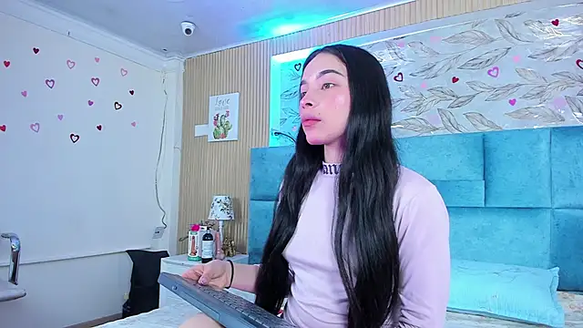 Snapshot of Delphine_doll chatting on May 13, 11:51 am Delphine doll online show from May 13, 11:51 am