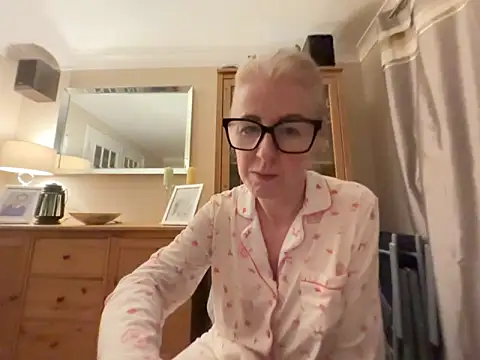 Laylaskyexx online show from May 19, 9:43 pm