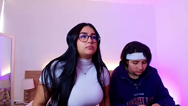 Snapshot of Elisa_n_Emma chatting on April 6, 7:48 pm Elisa n Emma online show from April 6, 7:48 pm