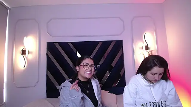 Snapshot of Elisa_n_Emma chatting on April 13, 1:16 pm Elisa n Emma online show from April 13, 1:16 pm