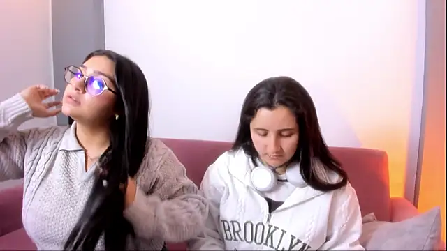 Snapshot of Elisa_n_Emma chatting on May 5, 9:23 pm Elisa n Emma online show from May 5, 9:23 pm