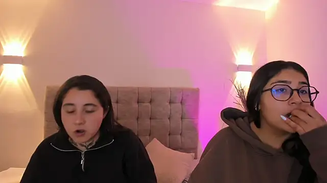 Snapshot of Elisa_n_Emma chatting on May 16, 12:37 pm Elisa n Emma online show from May 16, 12:37 pm