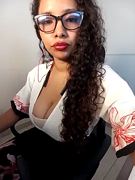 Snapshot of Wolfamara chatting on April 21, 1:28 pm Wolfamara online show from April 21, 1:28 pm