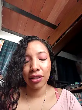 Snapshot of Wolfamara chatting on April 25, 1:41 pm Wolfamara online show from April 25, 1:41 pm