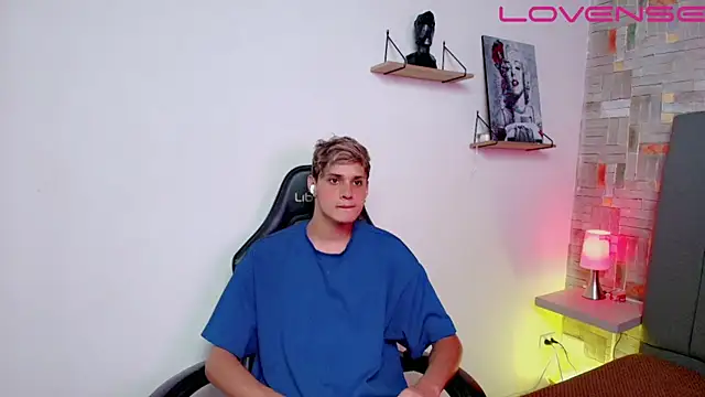 Snapshot of flaquito___ chatting on April 5, 8:28 pm flaquito online show from April 5, 8:28 pm