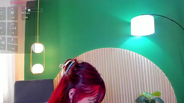 Snapshot of Alicecoule_ chatting on July 7, 2:10 pm Alicecoule online show from July 7, 2:10 pm