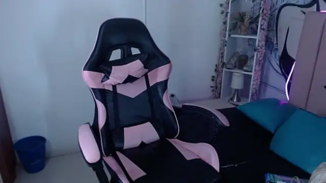 Snapshot of adulce_pinkcm chatting on April 29, 5:30 pm adulce pinkcm online show from April 29, 5:30 pm