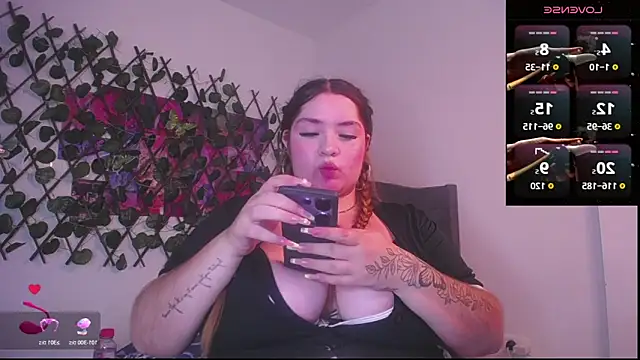 Snapshot of Samantha_Matius chatting on May 28, 7:33 pm Samantha Matius online show from May 28, 7:33 pm