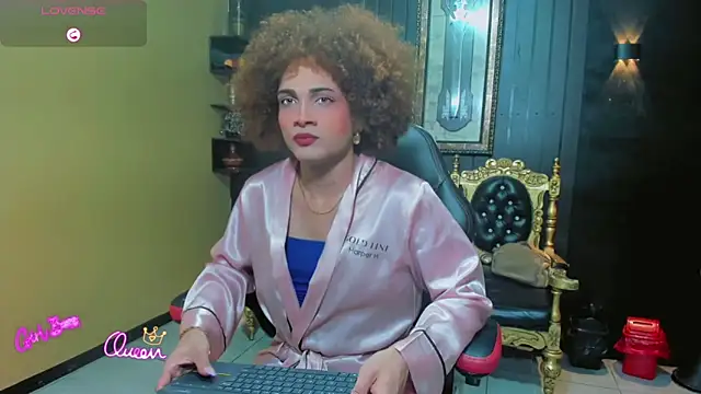 Snapshot of Sharlotte_Jones chatting on May 27, 11:40 am Sharlotte Jones online show from May 27, 11:40 am