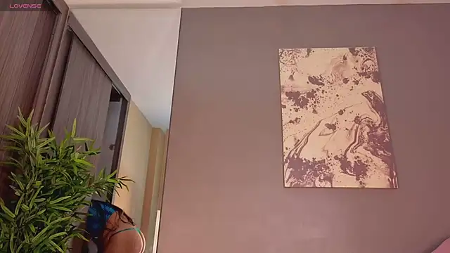Snapshot of AlisonRose_ chatting on June 11, 10:30 pm AlisonRose online show from June 11, 10:30 pm