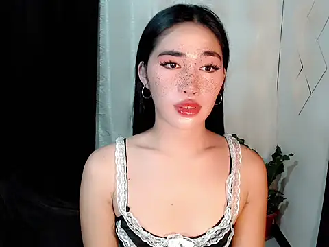 urasiankylie online show from May 6, 3:17 pm