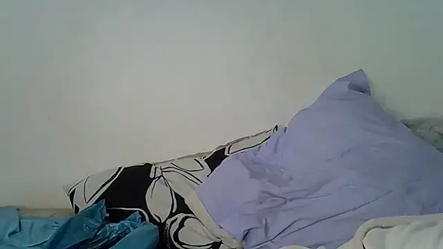 Snapshot of SexySlender_98 chatting on April 24, 11:51 pm SexySlender 98 online show from April 24, 11:51 pm
