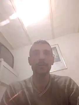 Guillelp online show from May 17, 3:04 am