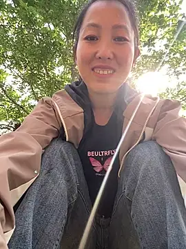 Snapshot of Huonglyna chatting on April 4, 1:48 am Huonglyna online show from April 4, 1:48 am