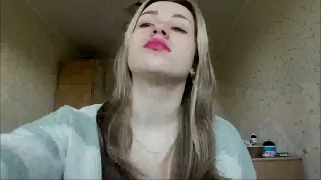 Snapshot of SpringSummers chatting on May 15, 7:37 am SpringSummers online show from May 15, 7:37 am