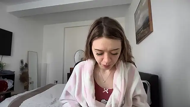 YasminLace online show from May 1, 11:04 am