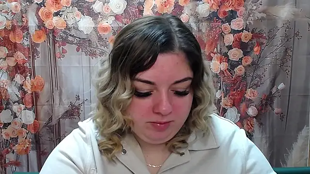 Snapshot of AdelinaMaster chatting on April 8, 5:13 pm AdelinaMaster online show from April 8, 5:13 pm