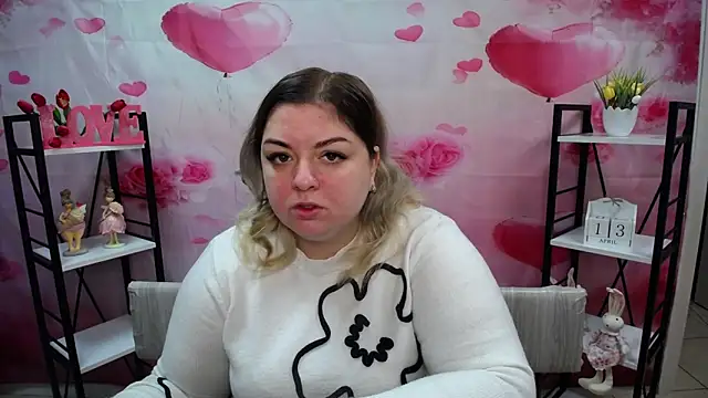Snapshot of AdelinaMaster chatting on April 13, 11:05 am AdelinaMaster online show from April 13, 11:05 am