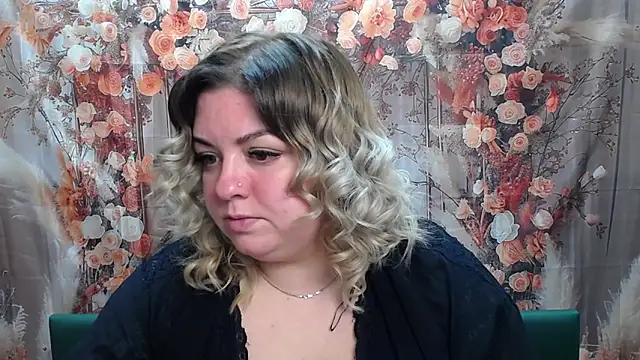 Snapshot of AdelinaMaster chatting on April 14, 5:19 pm AdelinaMaster online show from April 14, 5:19 pm