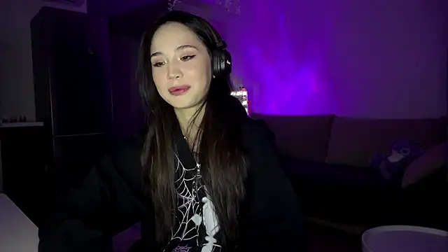 Elizabetswan online show from April 11, 9:08 pm