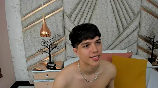 Snapshot of DamiaanXx chatting on May 7, 2:44 pm DamiaanXx online show from May 7, 2:44 pm