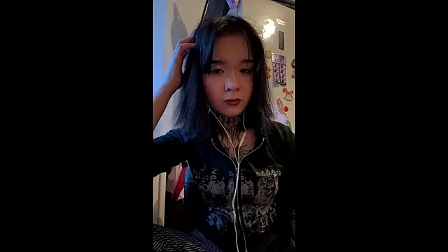 Juliou  online show from April 3, 1:09 pm