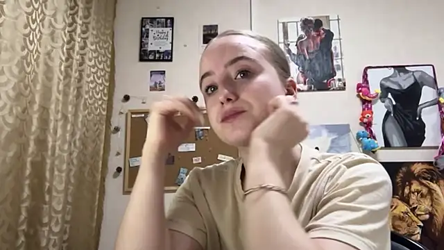 Snapshot of SabinaHaggen chatting on April 15, 7:58 pm SabinaHaggen online show from April 15, 7:58 pm