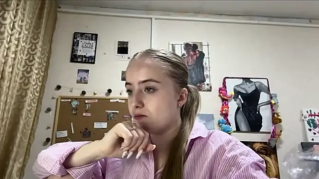 Snapshot of SabinaHaggen chatting on April 27, 5:11 pm SabinaHaggen online show from April 27, 5:11 pm