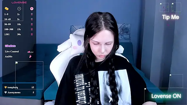 Snapshot of SugarBunny18 chatting on June 22, 6:32 am SugarBunny18 online show from June 22, 6:32 am