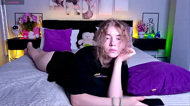 Girl Next Door 18 online show from June 27, 7:52 pm