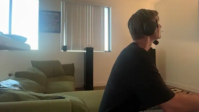 Snapshot of stokeyd44 chatting on May 12, 1:47 am stokeyd44 online show from May 12, 1:47 am