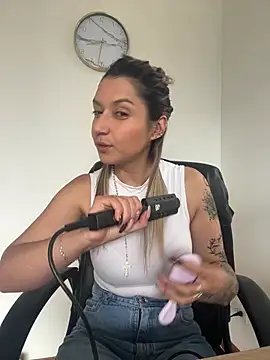 Isabella varella- online show from April 6, 1:34 pm