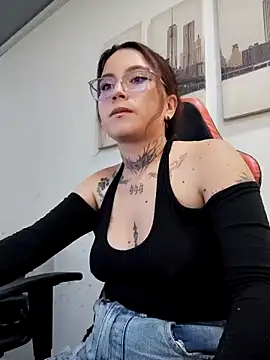 cute mara online show from April 10, 6:12 pm